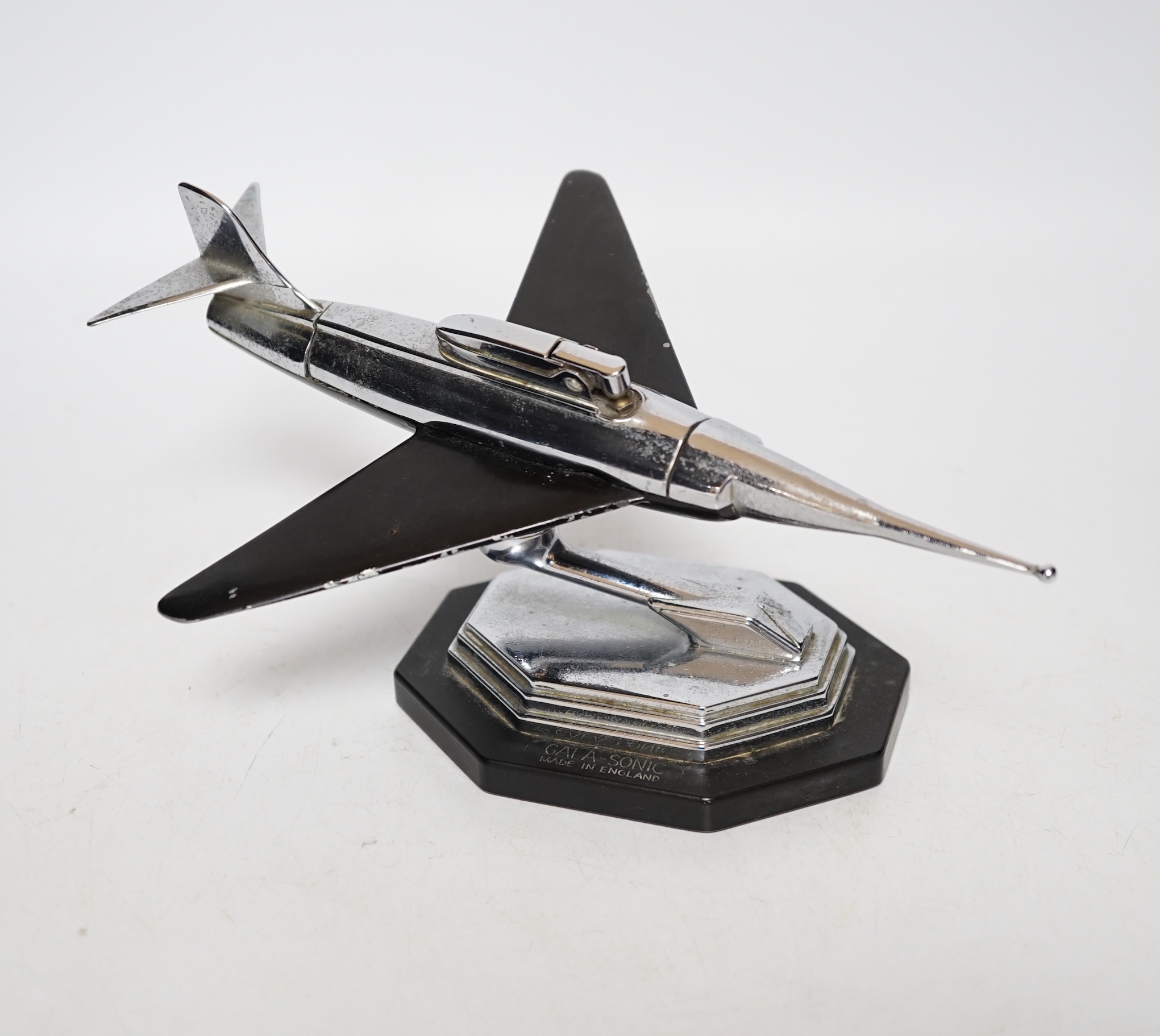 A Gala - Sonic aeronautical chrome table lighter, 23cm long